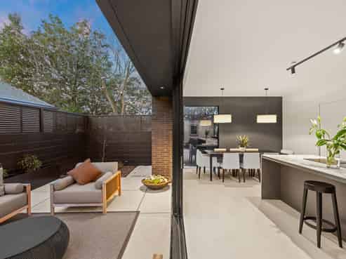 12 Rhodes Street, Merivale