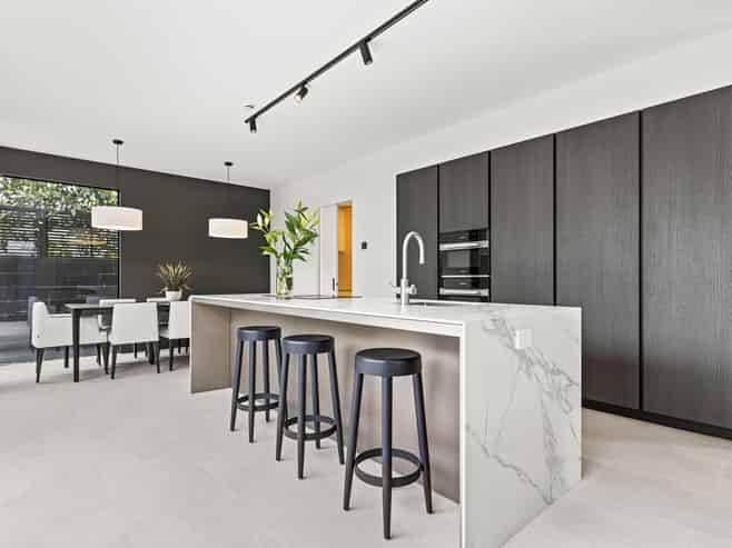 12 Rhodes Street, Merivale