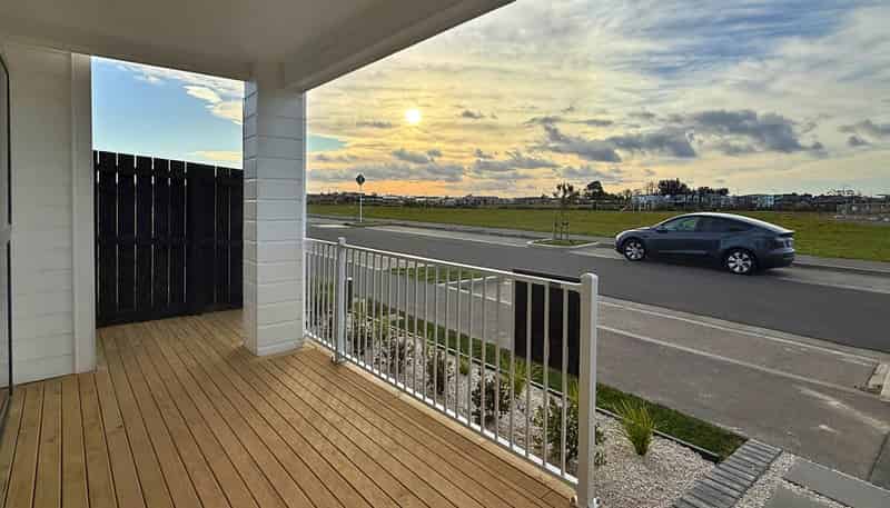 9,11,13 Awhi Way, Karaka