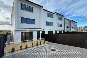 9,11,13 Awhi Way, Karaka