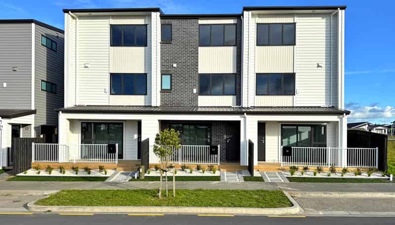 9,11,13 Awhi Way, Karaka