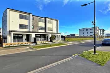 9,11,13 Awhi Way, Karaka