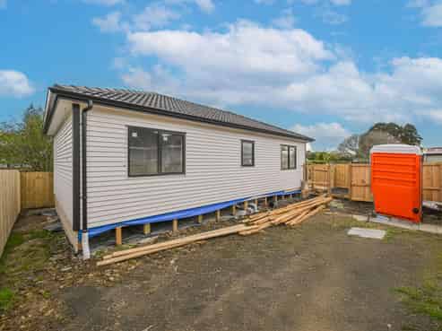 35A Johnstones Road, Otara