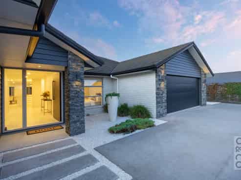 19 Riverhead Point Drive, Riverhead