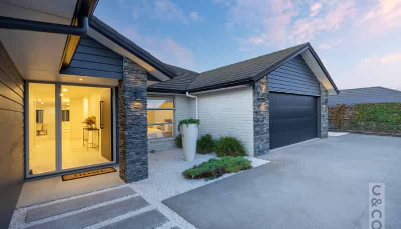 19 Riverhead Point Drive, Riverhead