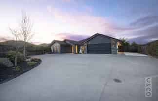 19 Riverhead Point Drive, Riverhead