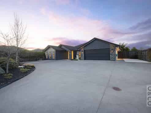 19 Riverhead Point Drive, Riverhead