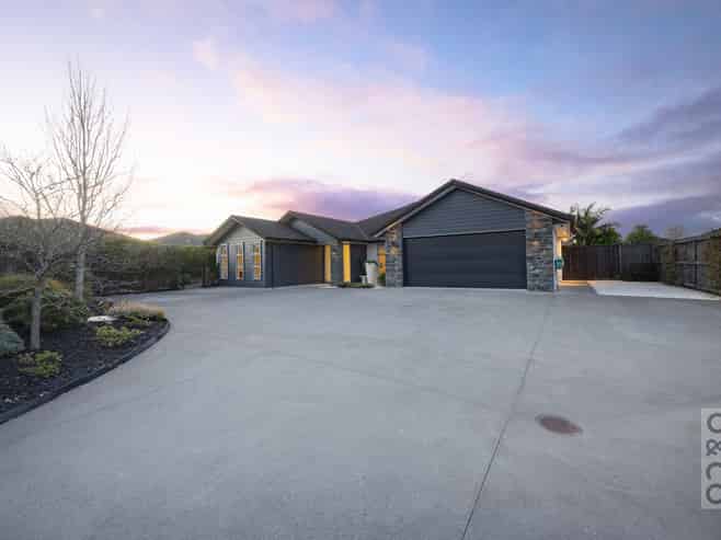 19 Riverhead Point Drive, Riverhead