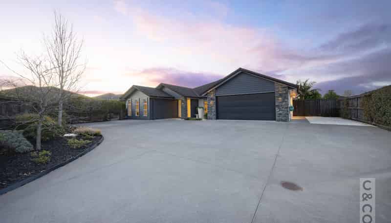 19 Riverhead Point Drive, Riverhead