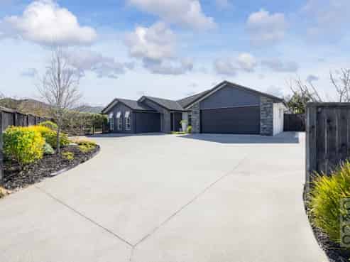 19 Riverhead Point Drive, Riverhead