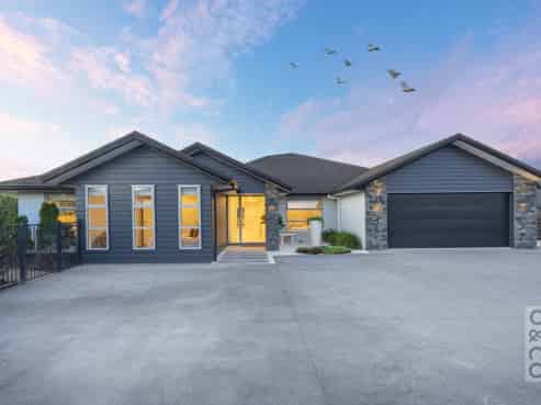 19 Riverhead Point Drive, Riverhead