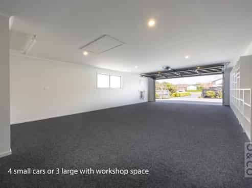 19 Riverhead Point Drive, Riverhead