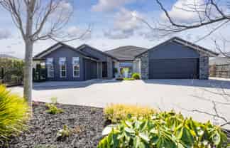 19 Riverhead Point Drive, Riverhead