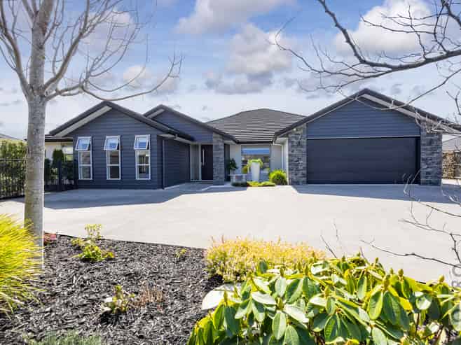 19 Riverhead Point Drive, Riverhead