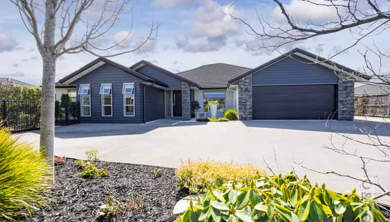 19 Riverhead Point Drive, Riverhead