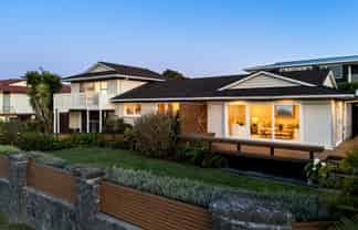 77 Kiwi Esplanade, Mangere Bridge