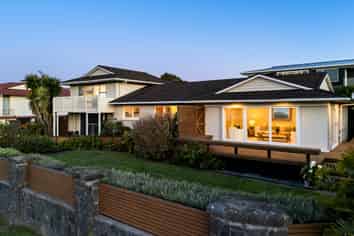 77 Kiwi Esplanade, Mangere Bridge