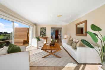 77 Kiwi Esplanade, Mangere Bridge