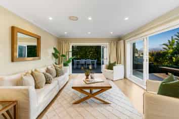 77 Kiwi Esplanade, Mangere Bridge