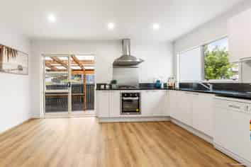 1 Pahi Place, West Harbour