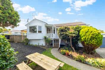 1 Pahi Place, West Harbour