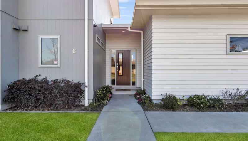 6 Beamish Street, Frimley