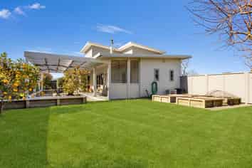 6 Beamish Street, Frimley