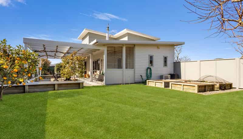 6 Beamish Street, Frimley