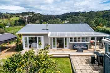 46 Tahatai Road, Oneroa