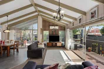 71 Meadway, Sunnyhills