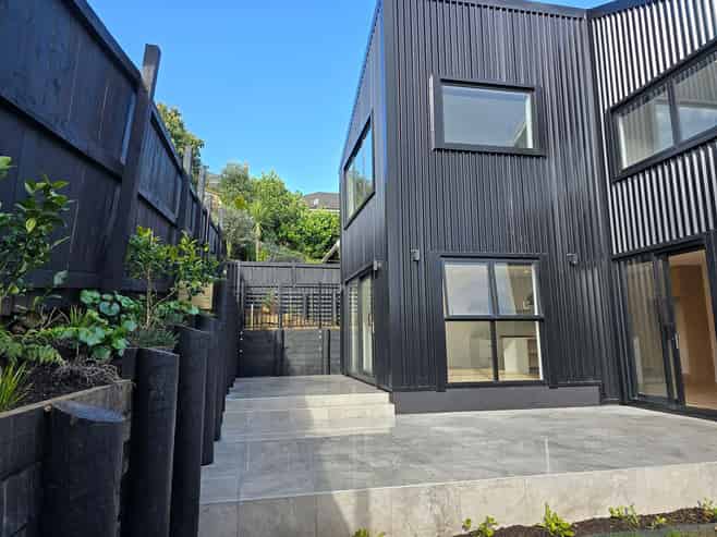 4 Queensway, Three Kings