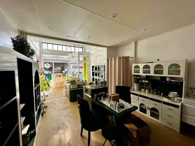 Retail Beauty Space Available