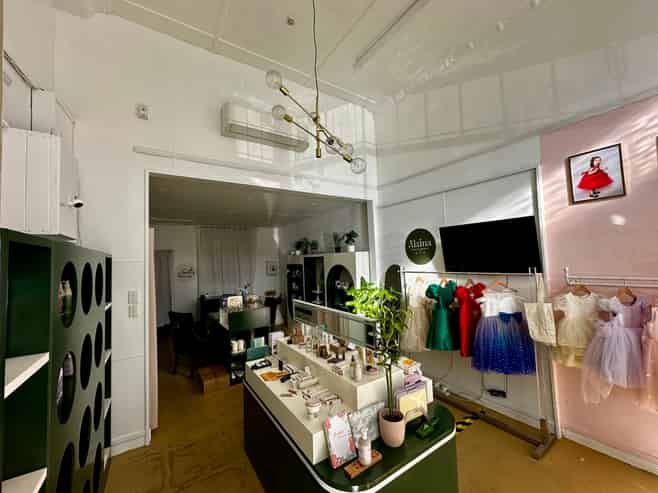 Retail Beauty Space Available