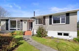 27 Sunbrae Drive, SILVERSTREAM