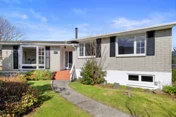 27 Sunbrae Drive, SILVERSTREAM