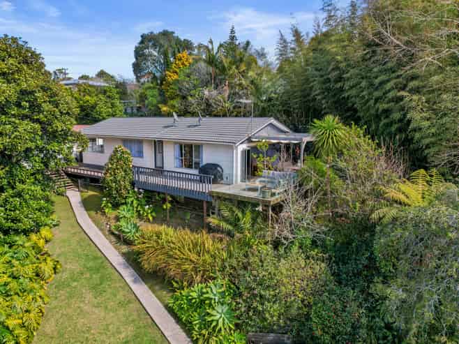 17 McClintock Road, Massey
