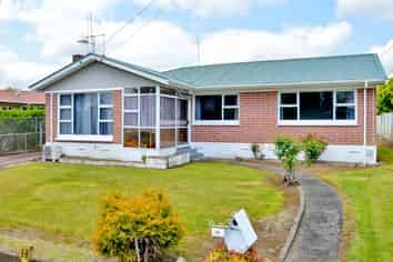 28 Lewis Street, Glenview