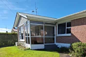 28 Lewis Street, Glenview