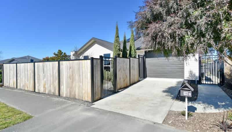 16A Clarevale Street, Burwood