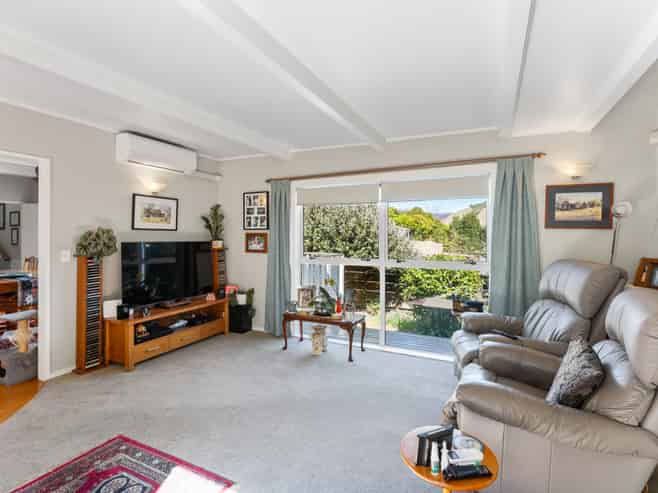 28 Kakariki Grove, Waikanae