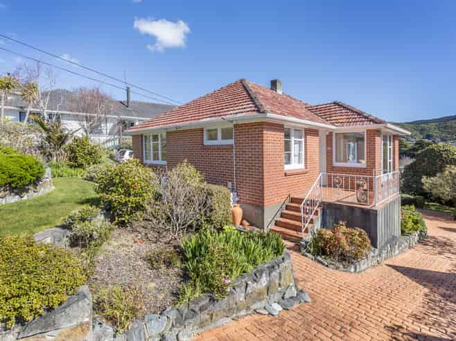 66 Taylor Terrace, Tawa