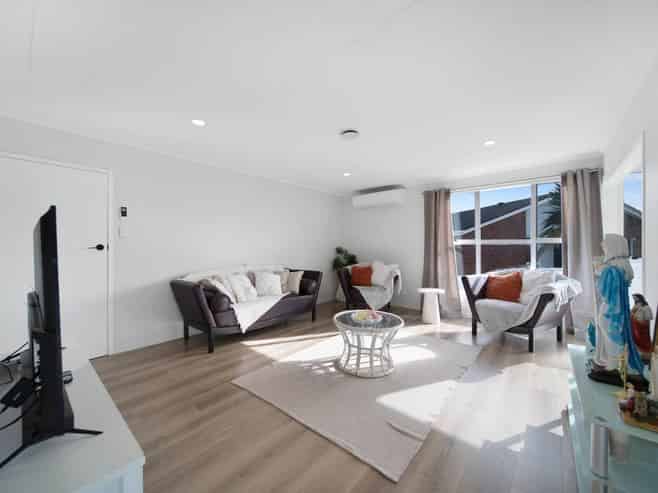 4 Pike Place, Mangere East