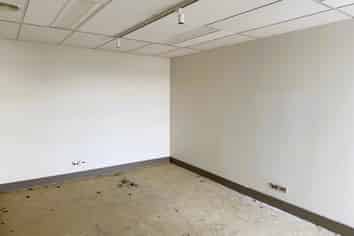 Tidy Office Suite w Excellent Natural Light/Carlyle St