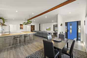 4 Bank Avenue, Middlemarch