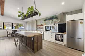 4 Bank Avenue, Middlemarch