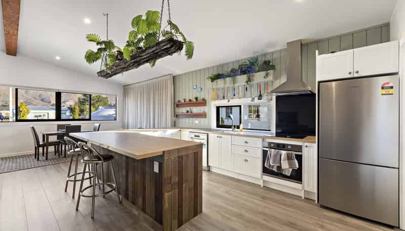 4 Bank Avenue, Middlemarch