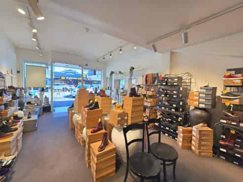 High Profile Retail - Three Lamps Plaza