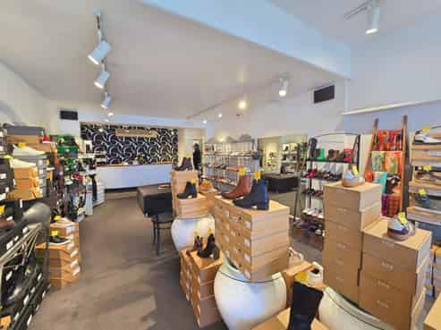 High Profile Retail - Three Lamps Plaza