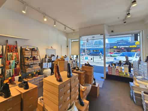 High Profile Retail - Three Lamps Plaza