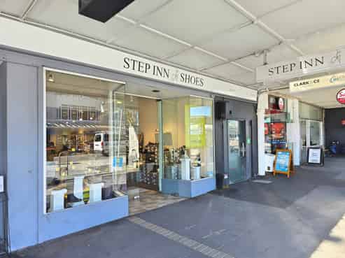 High Profile Retail - Three Lamps Plaza